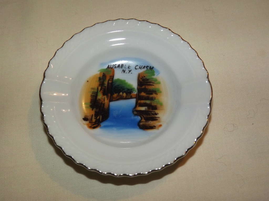 VINTAGE  AUSABLE CHASM NY SOUVENIR MINI ASHTRAY