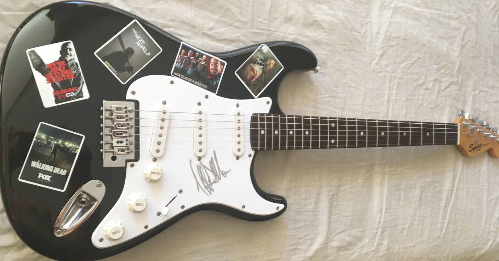Jeffrey Dean Morgan autograph signed Walking Dead TWD Fender electric guitar JSA