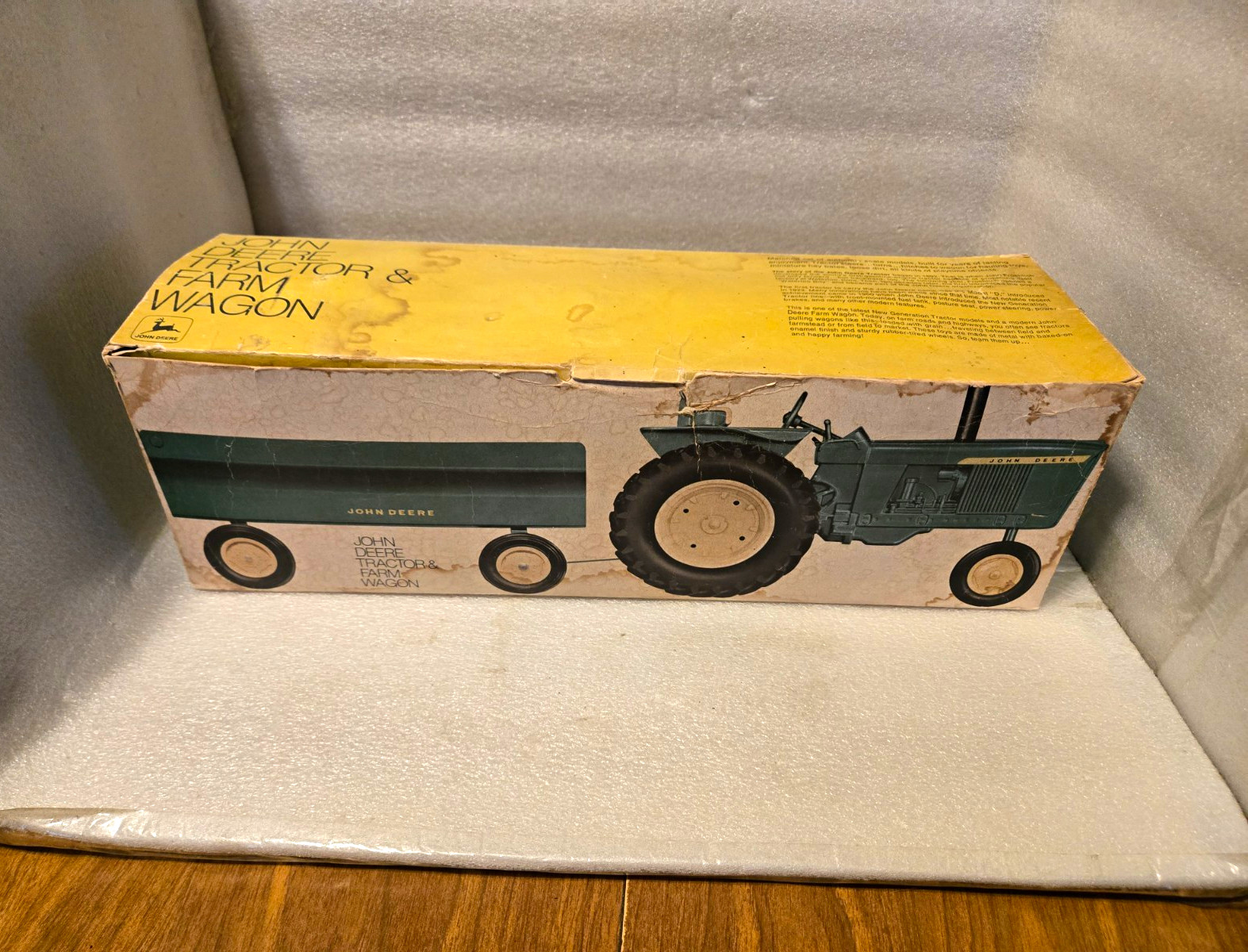 Ertl John Deere Tractor & Farm Wagon Diecast Toy Set ICECREAM BOX