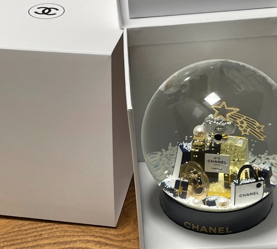 2025 CHANEL SNOW PERFUME GLOBE BALL VIP CHRISTMAS GIFT LIMITED EDITION RARE good