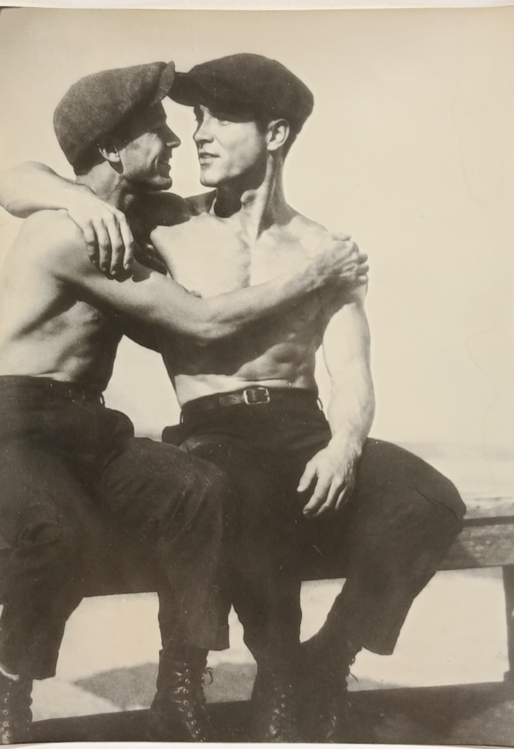 16*PHOTOS - Gays - Men - Vintage photographs of attractive athletes.1920-80s.