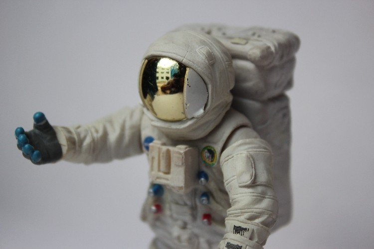 GIFT ACTION TOYS THE ASTRONAUTS OF APOLLO MOON LANDING COLLECTIO MODEL HELMET 