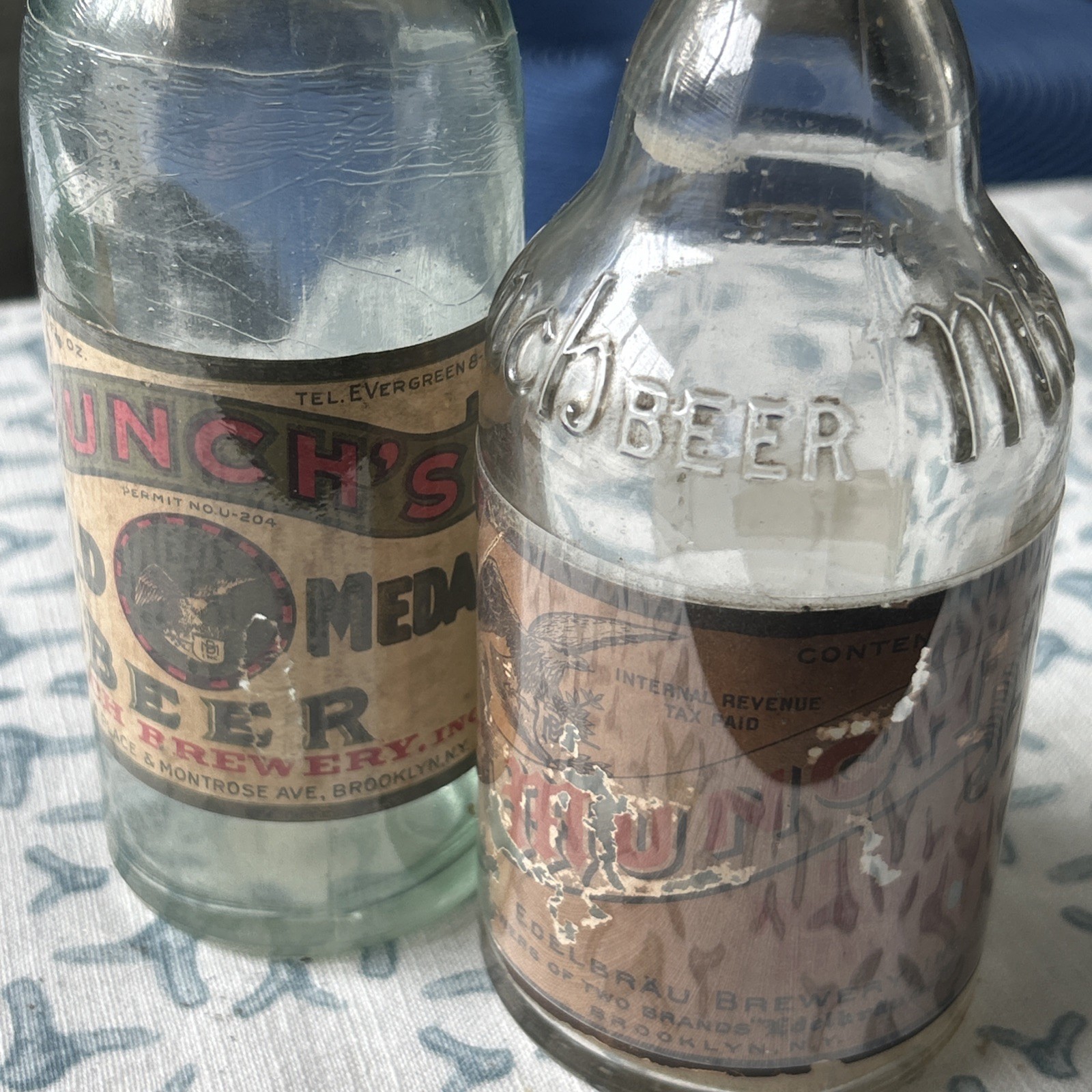 1920 MUNCH BEER EMOBSSED GLASS BOTTLE LOT W/ LABELS NEW YORK NY Brewery Brooklyn