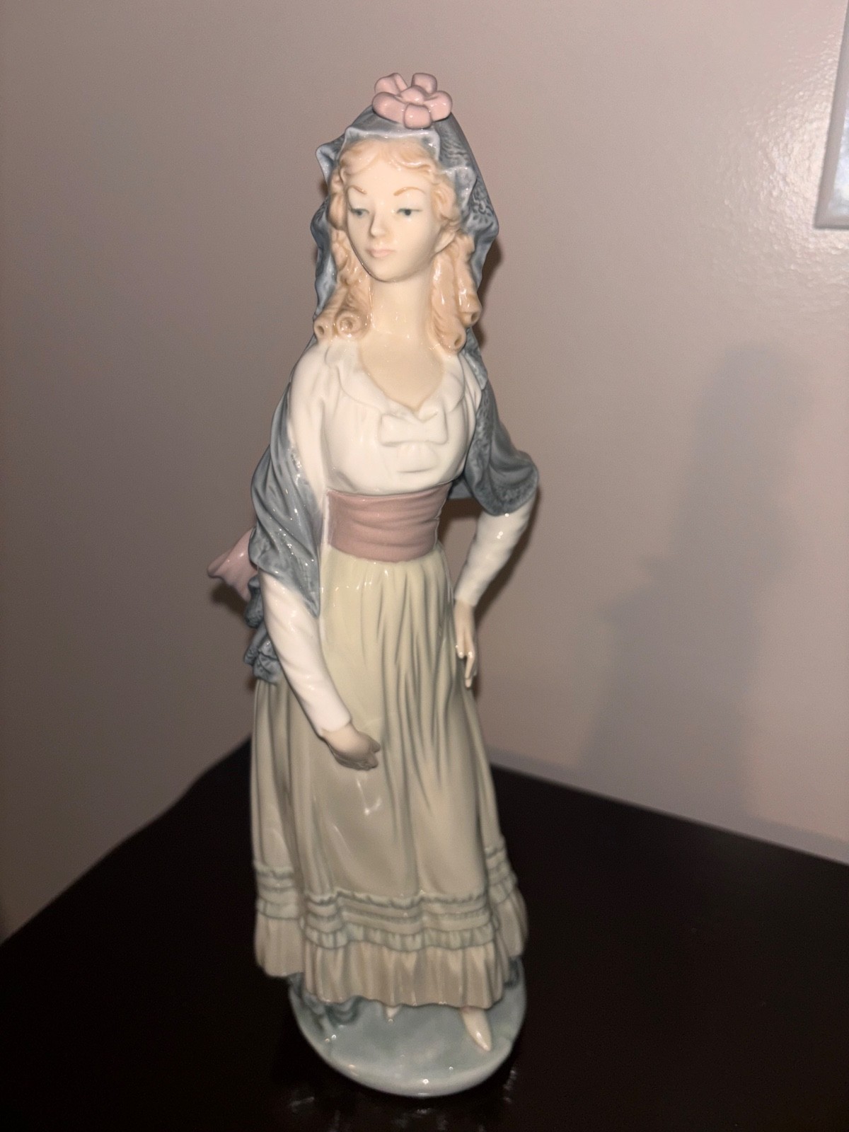 LLARDO VTG Girl Figurine - Collectible - Retired - Spain