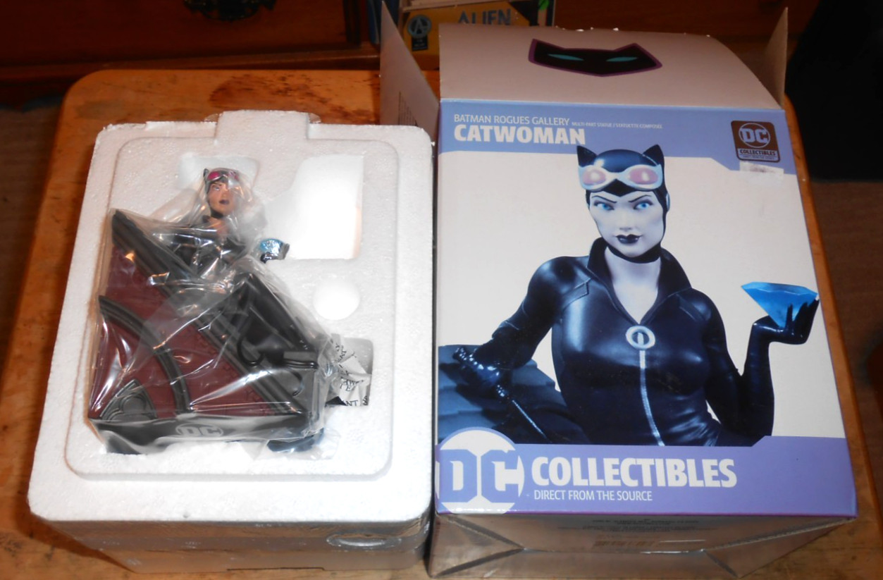 DC Collectibles Catwoman Multi-Part Mini Statue, Multicolor. #700/5000 SEALED