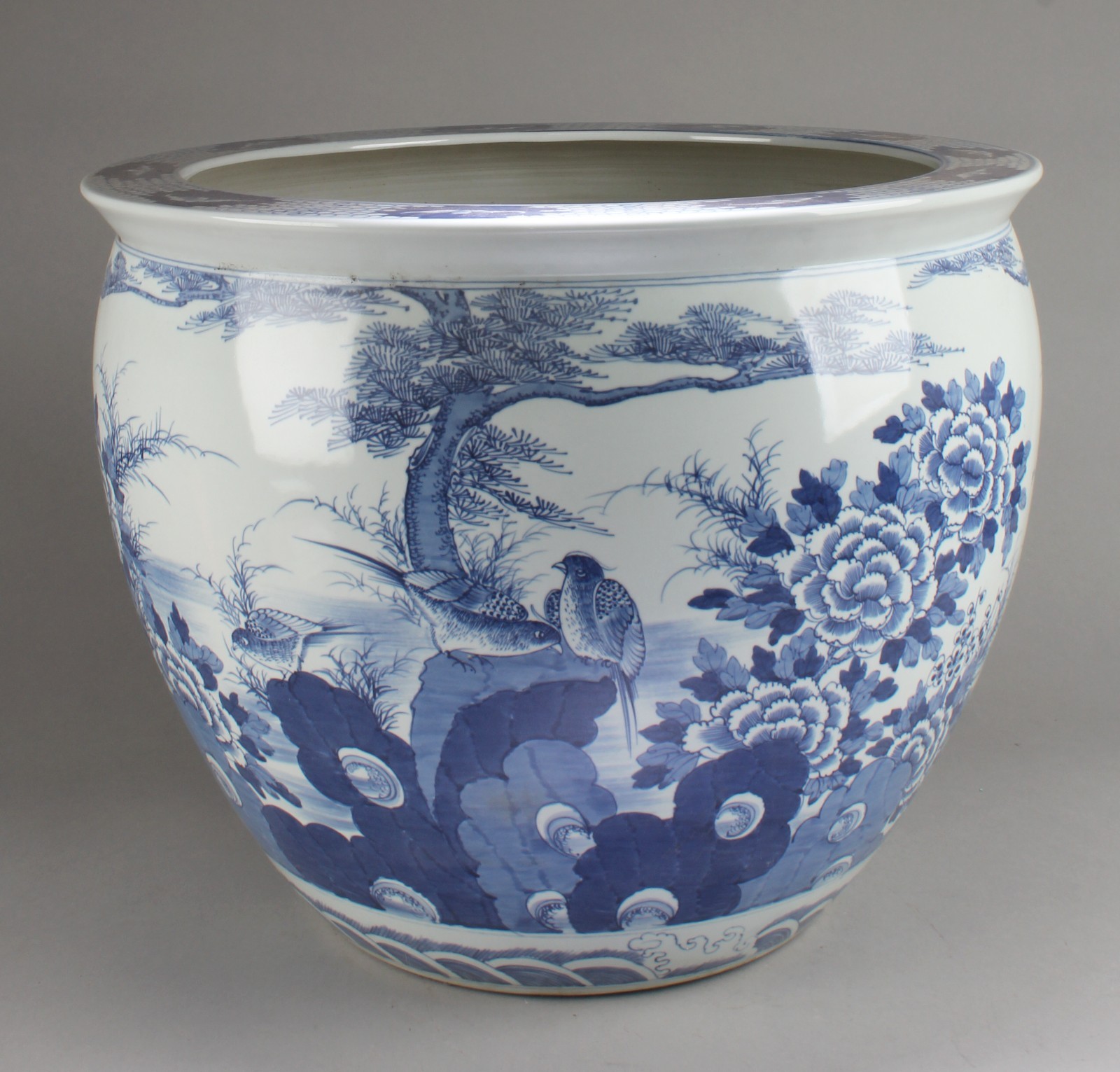 Chinese Blue & White Porcelain Fish Tank Chinese Blue & White Porcelain Fish Tank