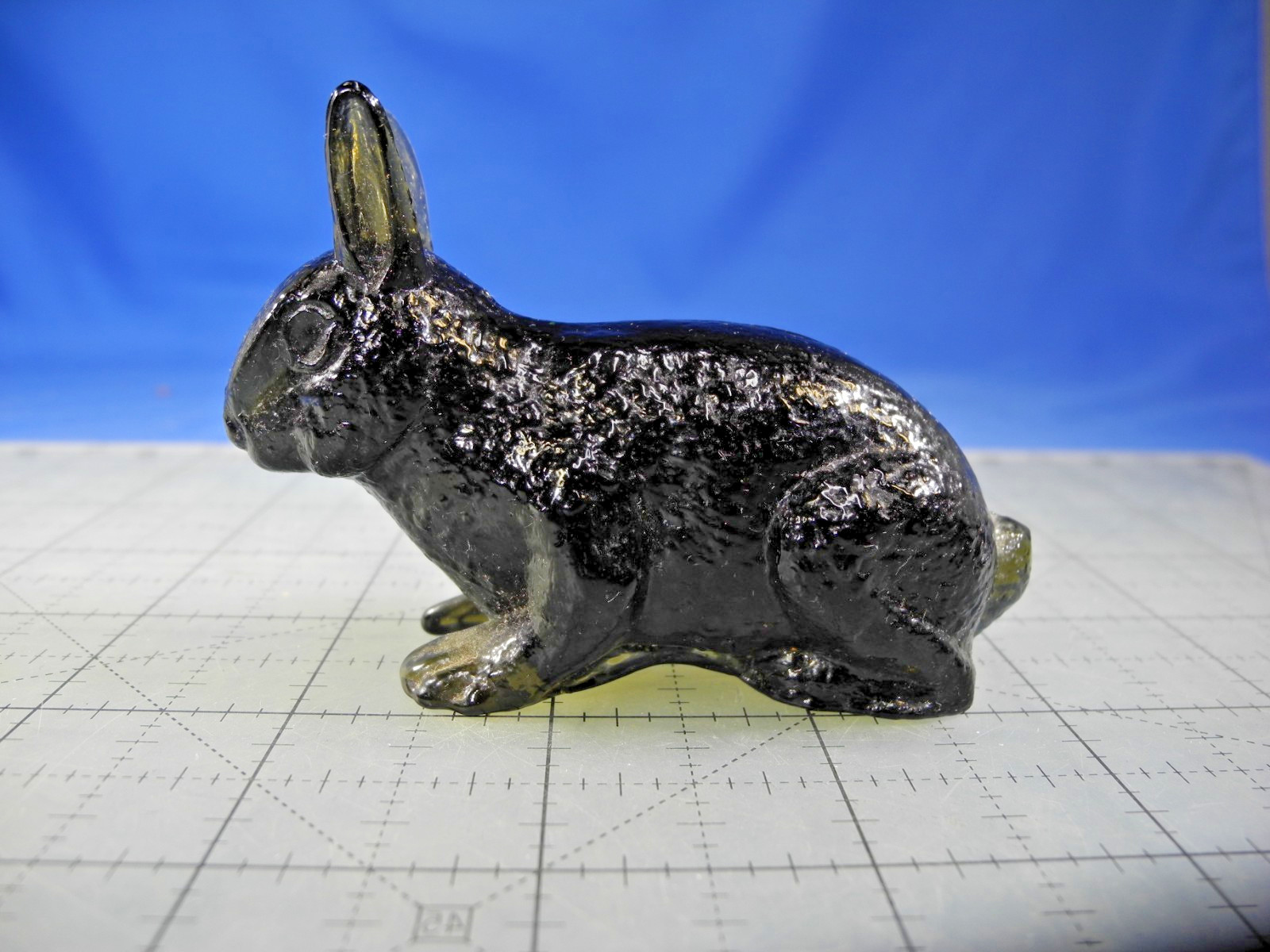 vintage brown / amber pressed glass rabbit bunny figurine 3.25\