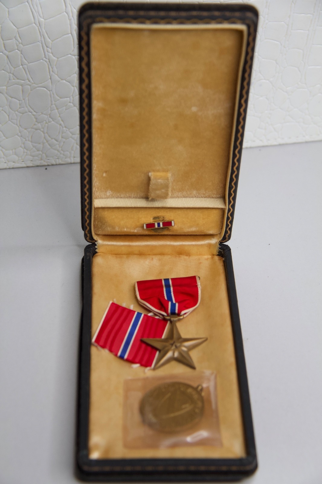  U.S. Bronze Star Medal & 1st Cavalry Division Unofficial Medal The first WW II