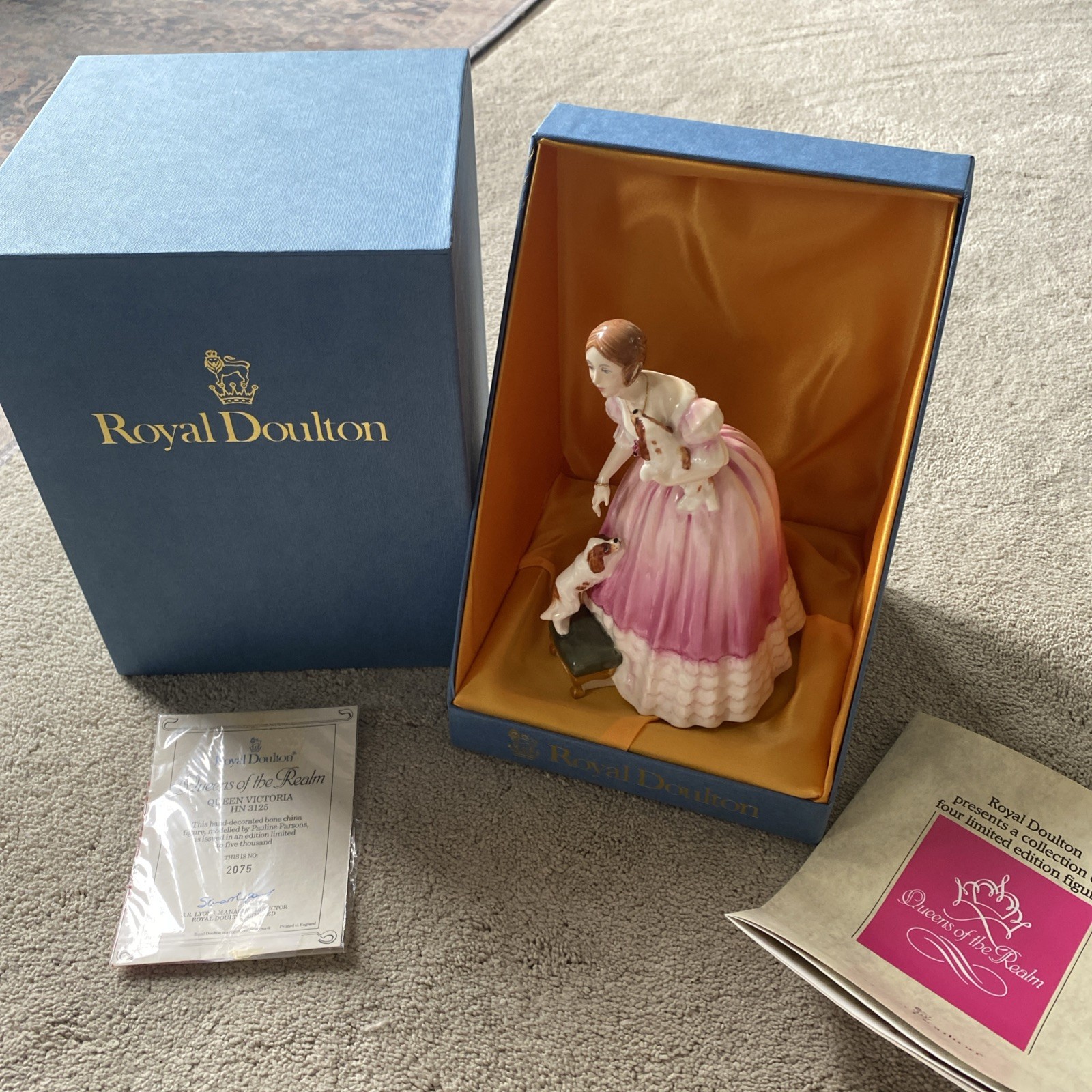 VINTAGE 1988 Royal Doulton Queen Victoria HN3125 Queens of the Realm Figurine ✨