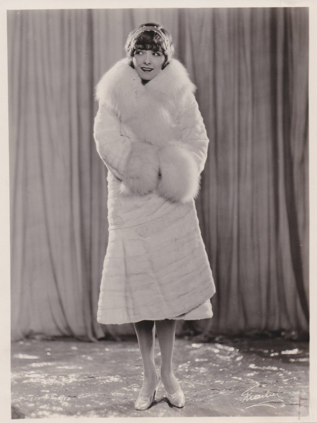 1926 Press Photo Actress Marian Nixon Models White Ermine Coat by Roman Freulich
