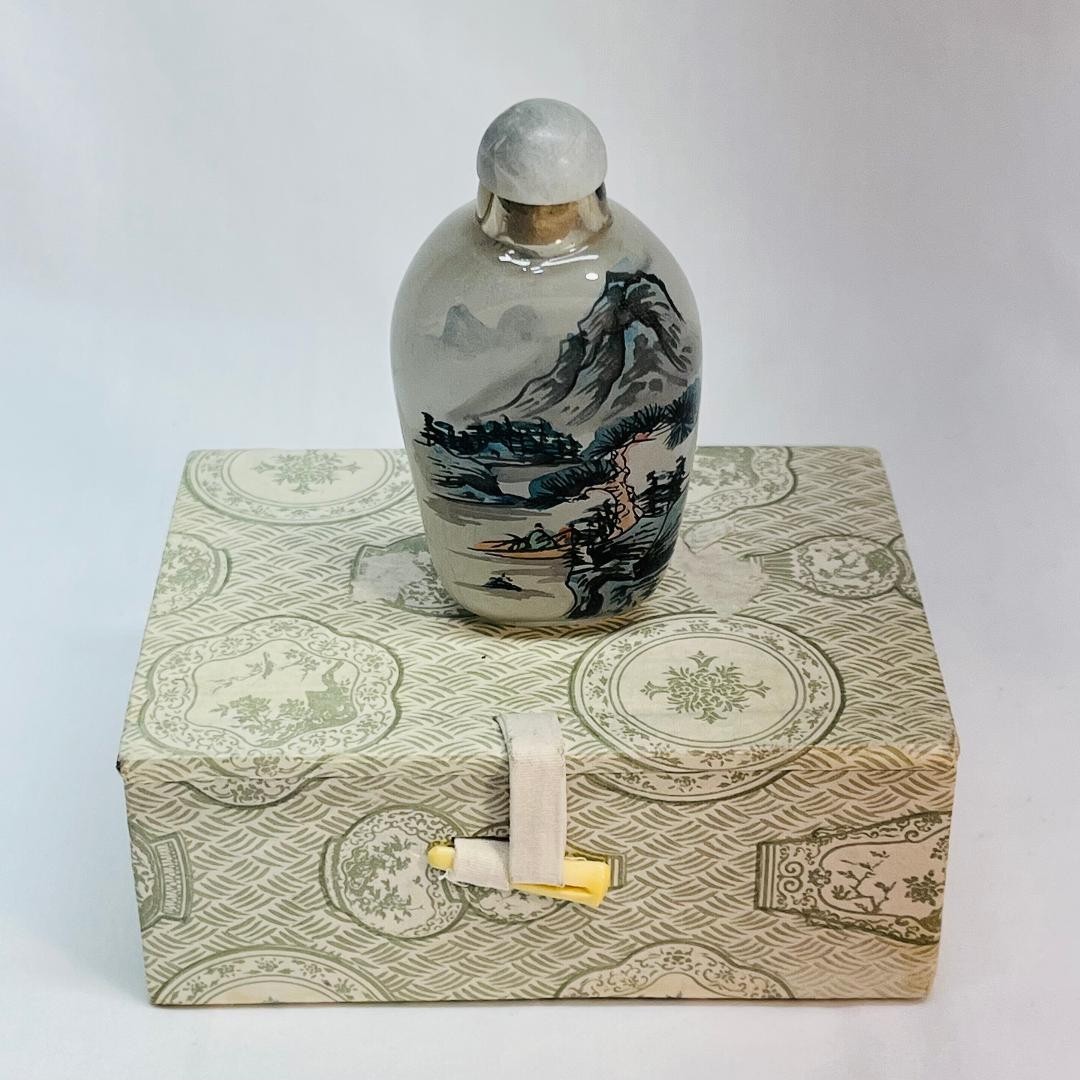 VTG Chinese Reverse Painted Snuff Bottle With Top Mountains 1/2