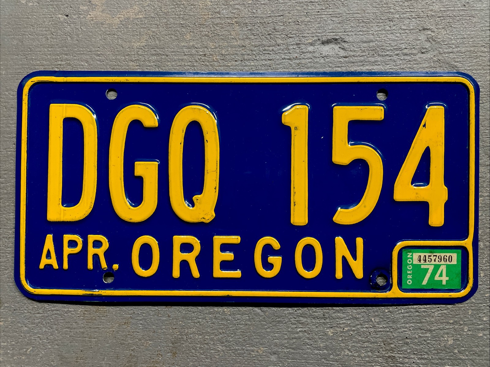 VINTAGE OREGON LICENSE PLATE BLUE/ORANGE DGQ-154 APRIL 1974 STICKER NICE😎
