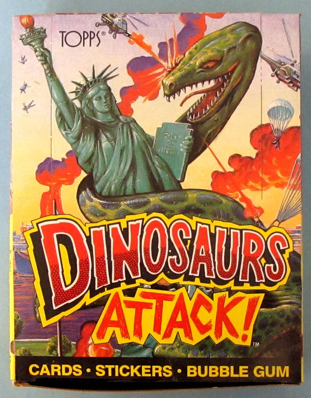 VINTAGE - 1988 - TOPPS - DINOSAURS ATTACK - UNOPENED BOX - 48 packs/box VINTAGE - 1988 - TOPPS - DINOSAURS ATTACK - UNOPENED BOX - 48 packs/box