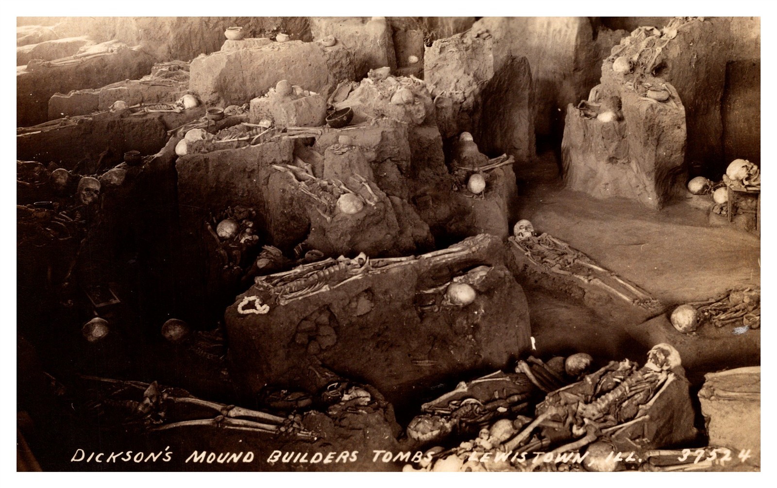 RPPC Dickson\'s Mound Builders Tombs Lewistown IL C1937-42 Postcard AF21