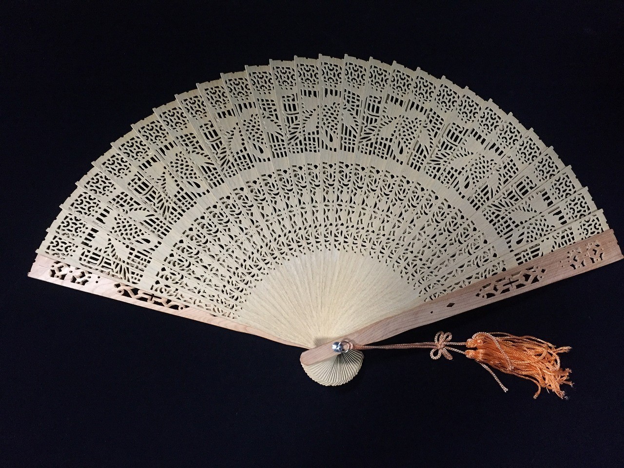 T1365 / Vintage Japanese Folding Hand Fan Pierced Openwork Floral Ornament