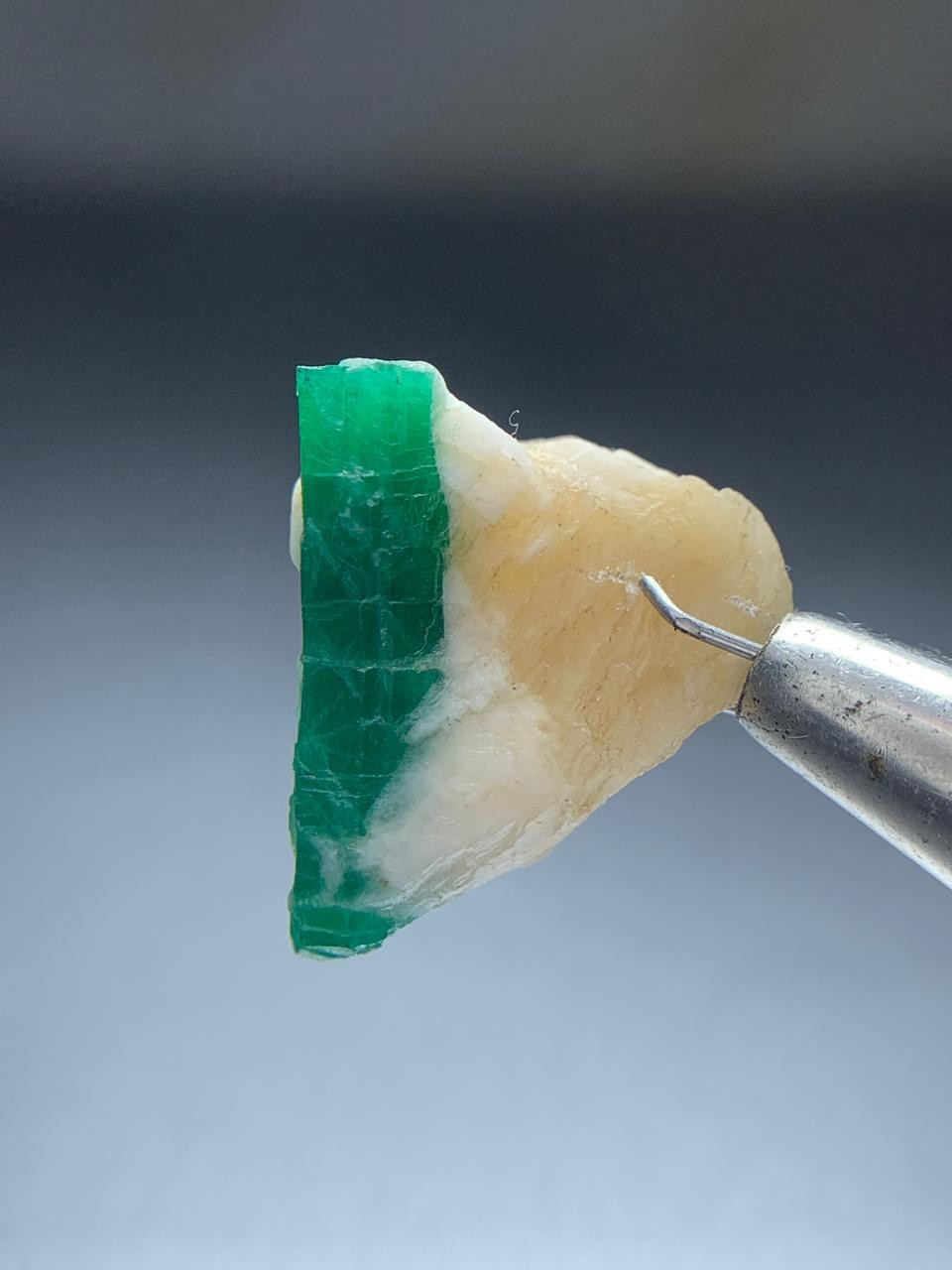 Natural Emerald Crystal 7.30Ct Mineral Specimen From Swat pakistan