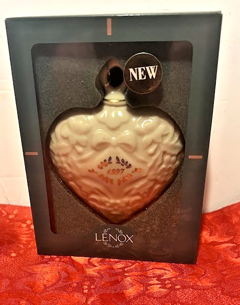 1997 LENOX  ANNUAL HEART ORNAMENT NEW IN BOX