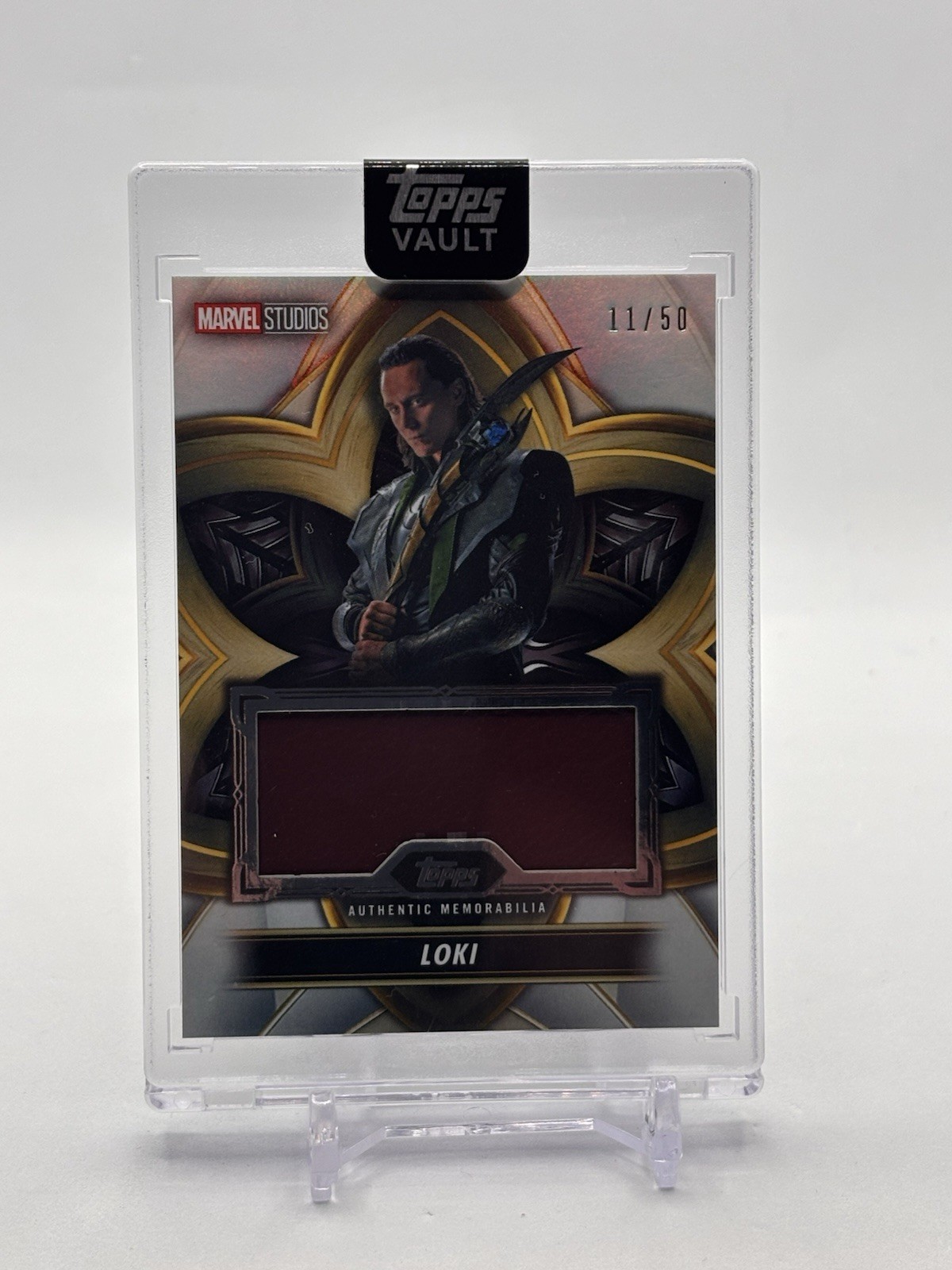 2026 Topps Marvel Vault Loki Tom Hiddleston Penthouse Sofa Relic 11/50 Avengers