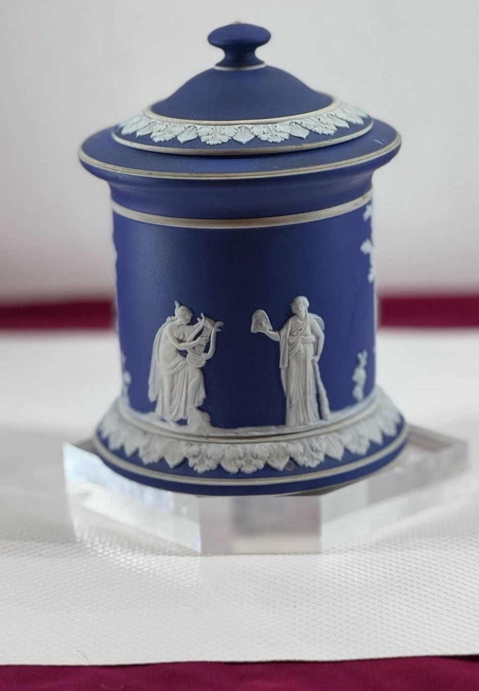 ANTIQUE WEDGWOOD DARK BLUE JASPER DIP TOBACCO JAR CA. 1890 ANTIQUE WEDGWOOD DARK BLUE JASPER DIP TOBACCO JAR CA. 1890