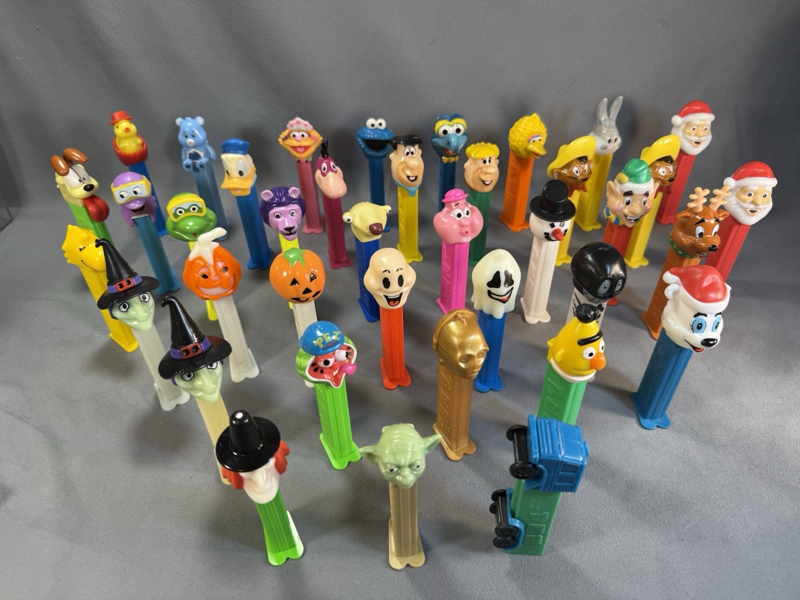 Lot of 40 PEZ Dispensers - 90’s 285/305 Truck Witch Pumpkin Yoda Sesame Ghost