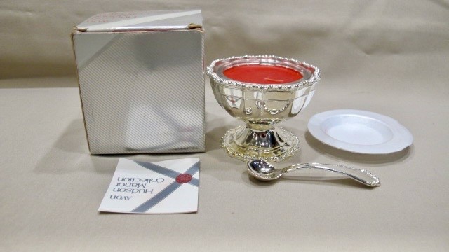 AVON HUDSON MANOR SILVERPLATED SALTCELLAR & SPOON