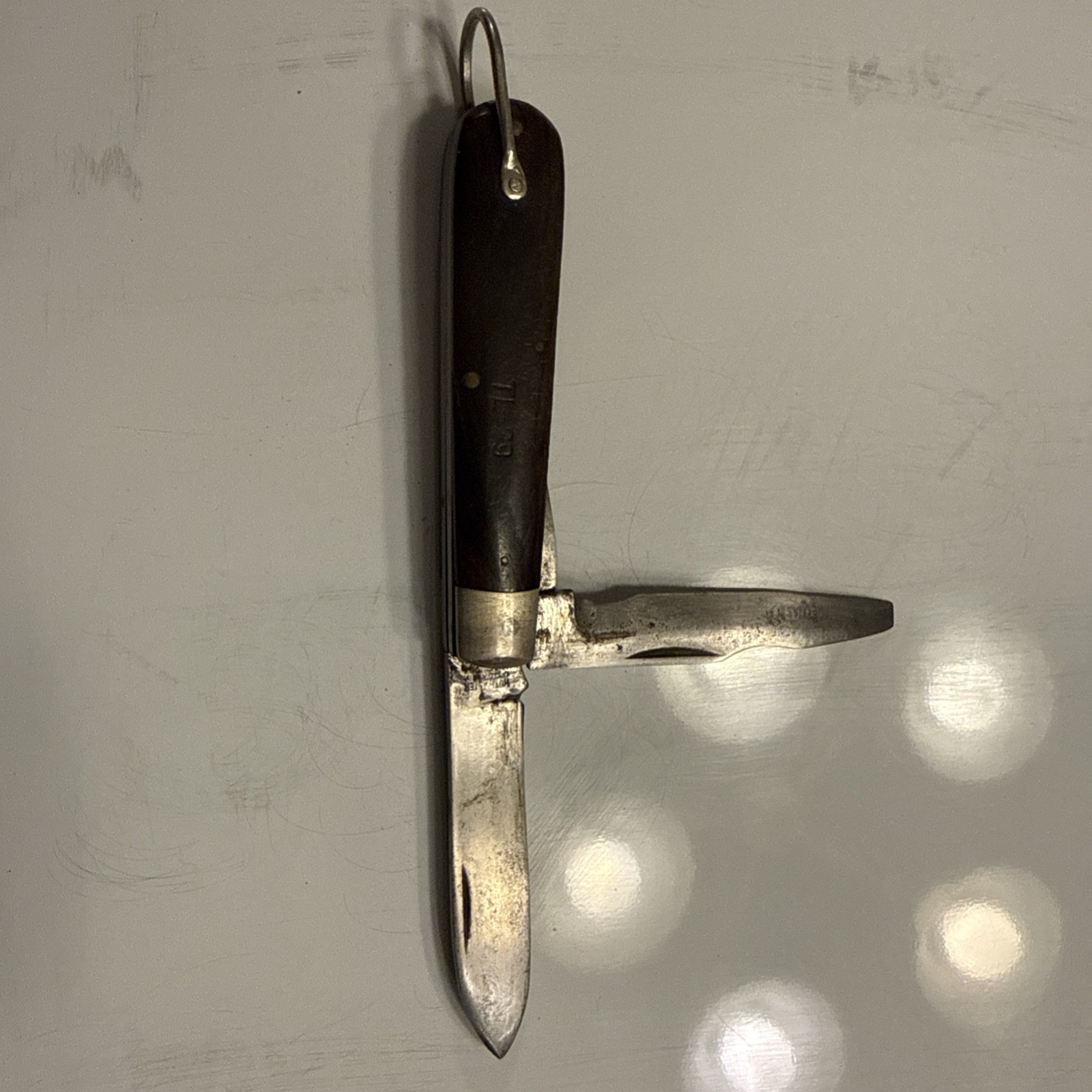 Vintage Kutmaster TL-29 Electrician Knife – Utica NY – Center Lock – Wood Handle Vintage Kutmaster TL-29 Electrician Knife – Utica NY – Center Lock – Wood Handle