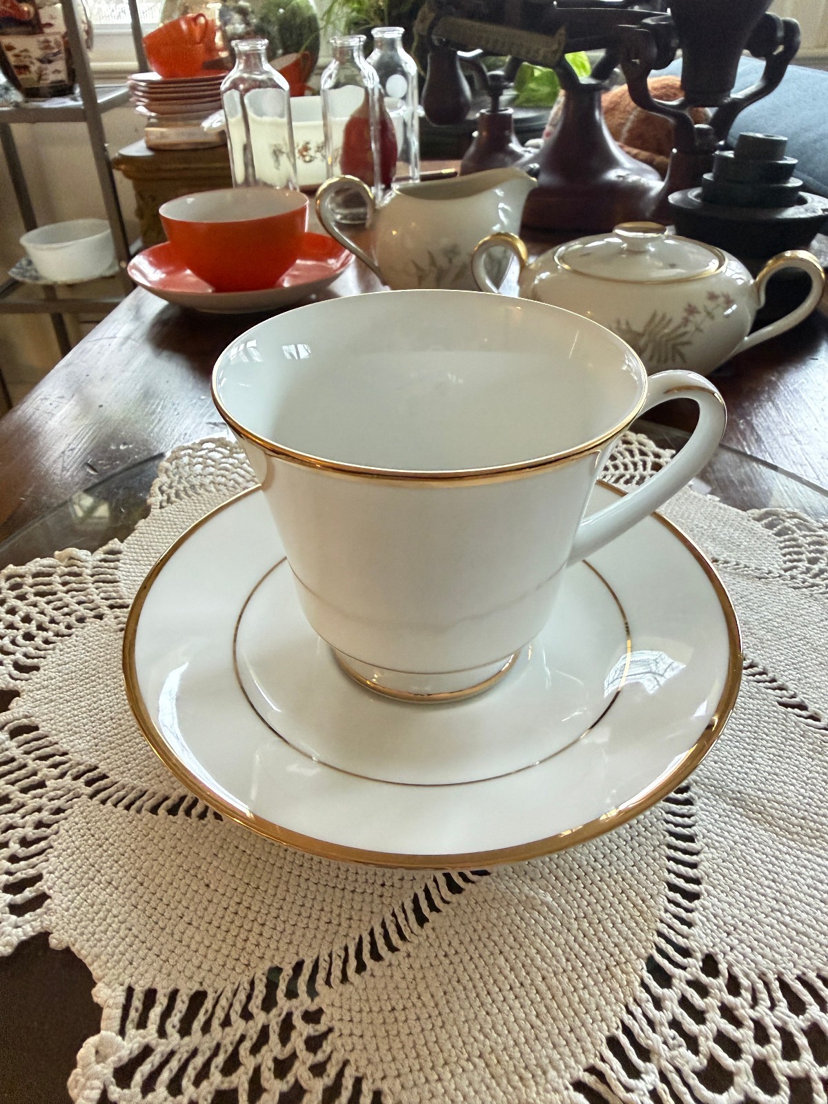 Set of 4 Noritake Heritage Fine China Cups & Saucers 2982 White Gold New in Box