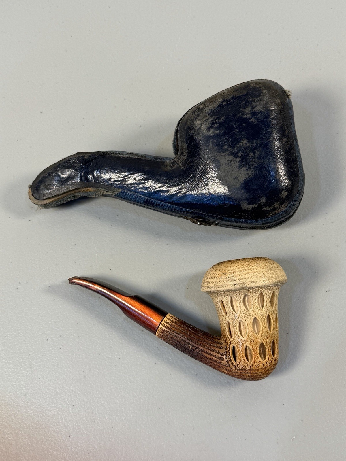 Vtg CAO Meerschaum Pipe Lattice Hand Carved Turkey Bent Billiard w/ Case