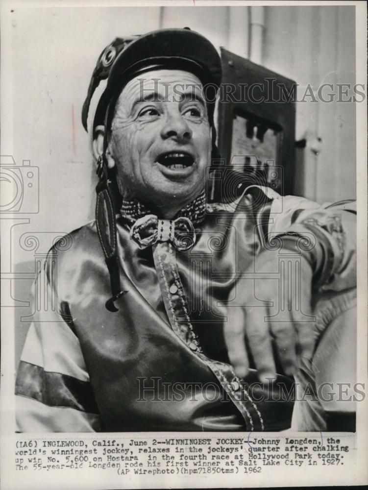 1962 Press Photo Johnny Longden, jockey, relaxes after winning at Hollywood Park