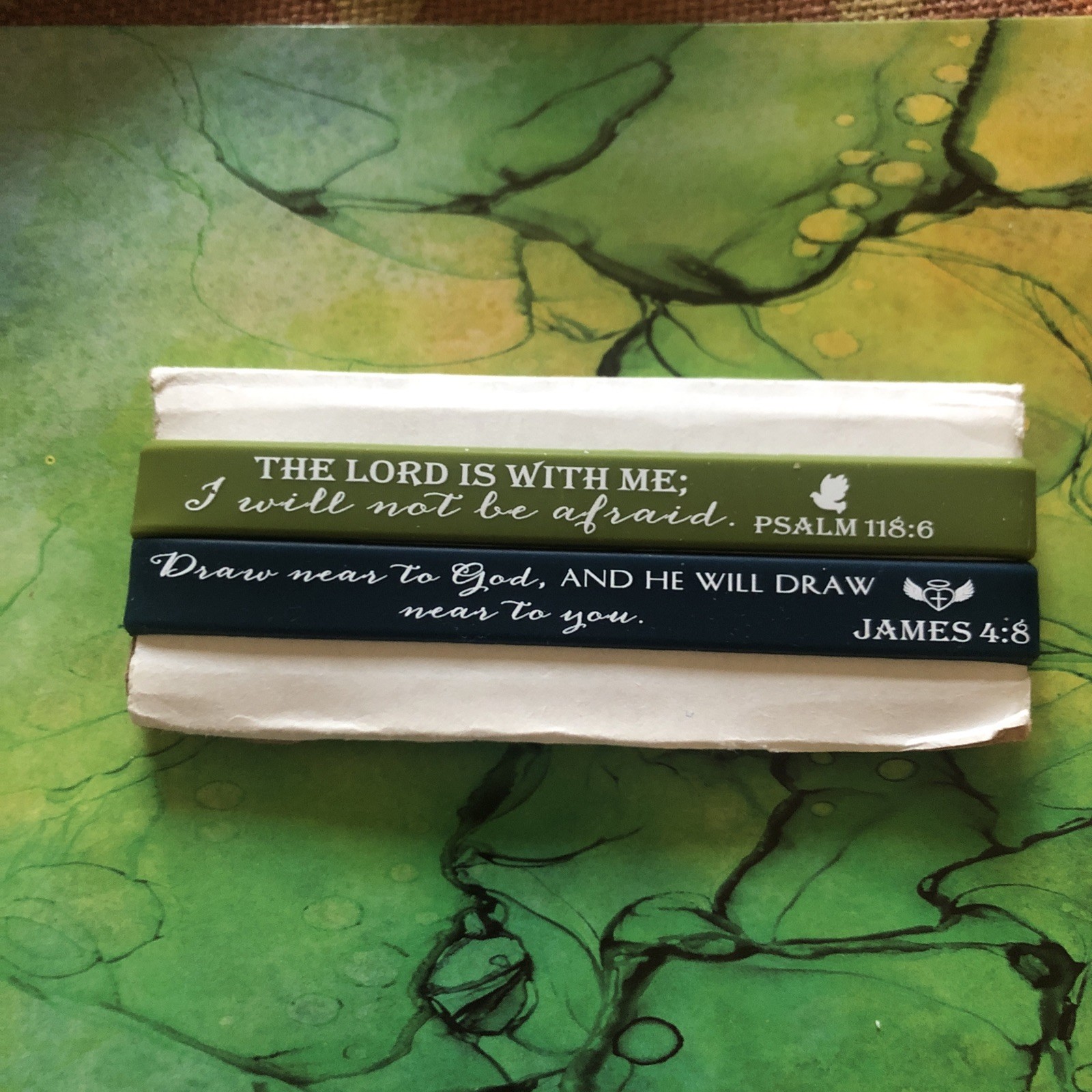 2 Pcs Silicone Christian Bracelet  - Bible Verse Bracelets Psalm 118:6 & James 4