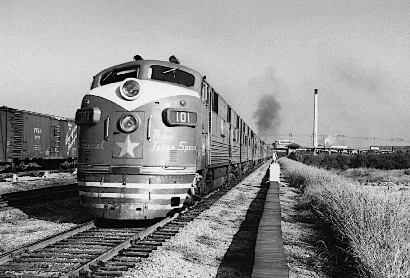 The Texas Special enroute to San Antonio in 1949 5 x 7 Photo The Texas Special enroute to San Antonio in 1949 5 x 7 Photo