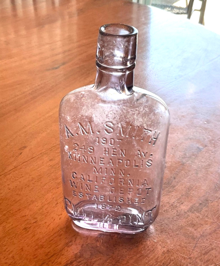 1907 A.M. Smith Minneapolis MN Half Pint Wine Depot Bottle Sun Purple Glass 