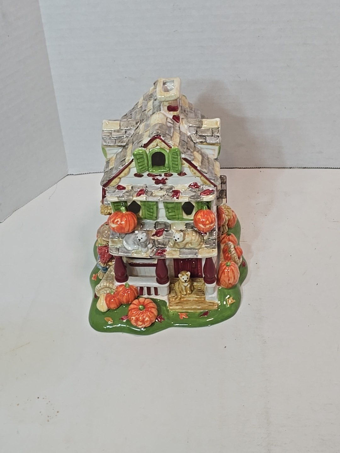AVON Autumn's Glow Tealight House Luminous Treasures Fall Halloween Pumpkin 2002