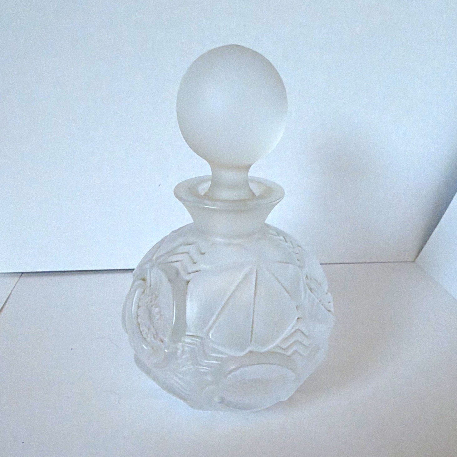 Vintage R Lalique Jaytho Mechant Mais Charmant Frosted Glass Perfume Bottle 1929 Vintage R Lalique Jaytho Mechant Mais Charmant Frosted Glass Perfume Bottle 1929