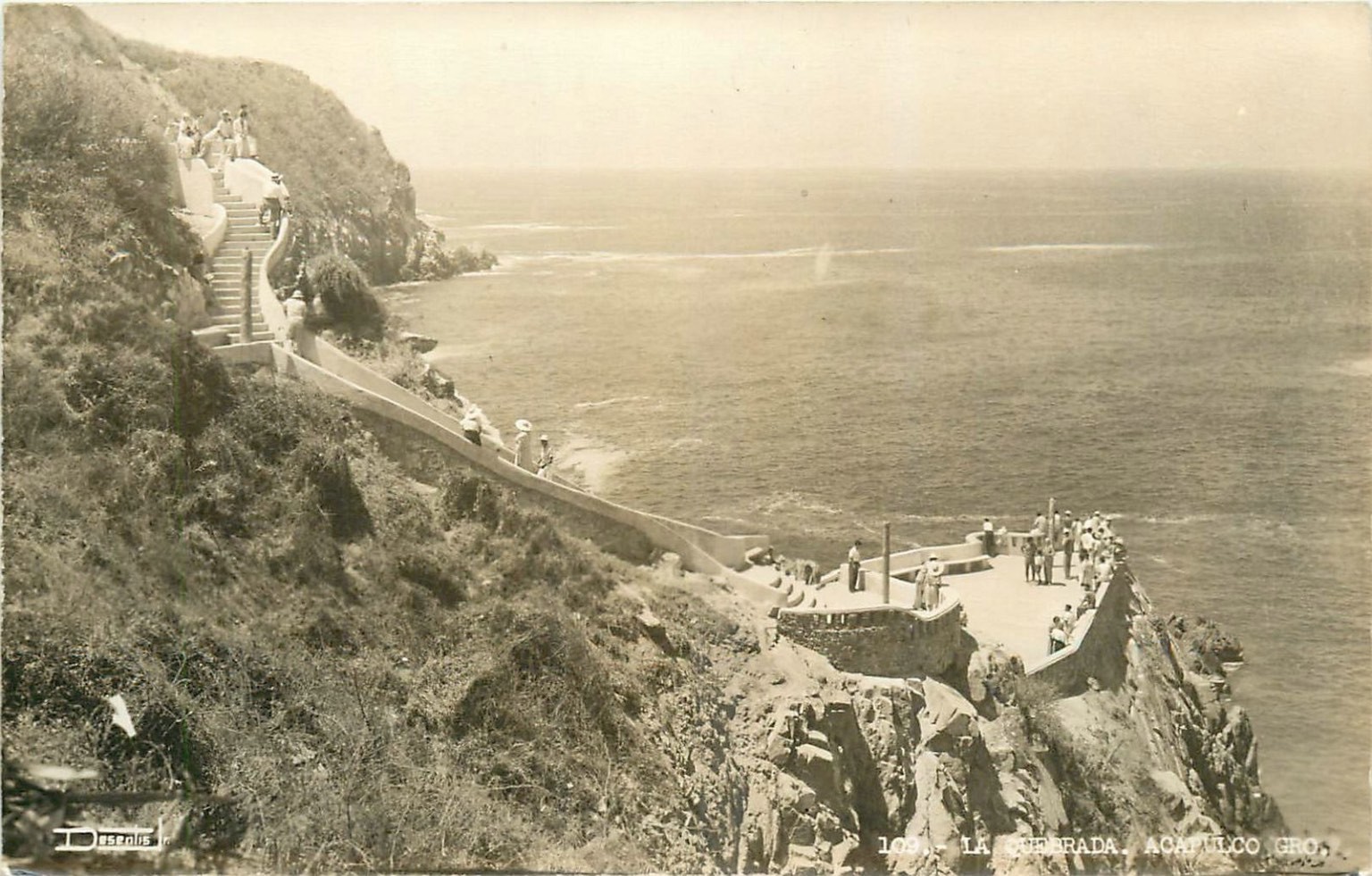 Vintage RPPC La Quebrada Acapulco Mexico Cliff Divers View Postcard 1950s