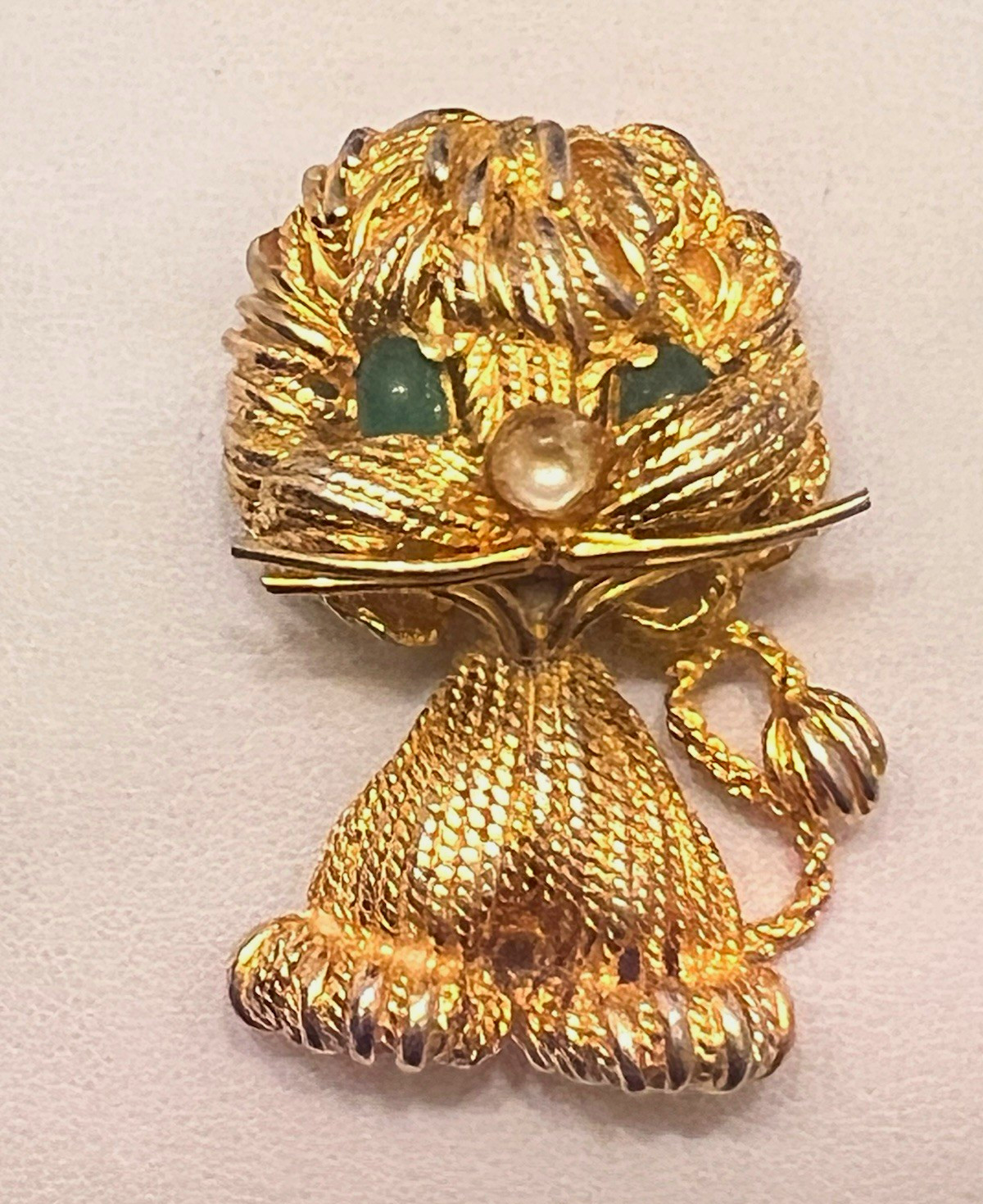 Gold Tone  Vintage Castle-cliff Metal Cat Brooch Pin, Green Eyes 