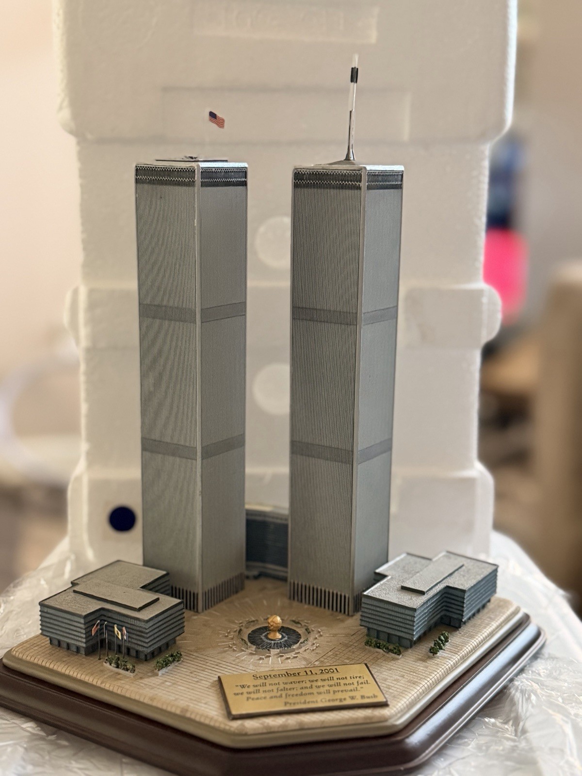 New In Box Twin Towers Commemorative World Trade Center 911  NYC Danbury Mint