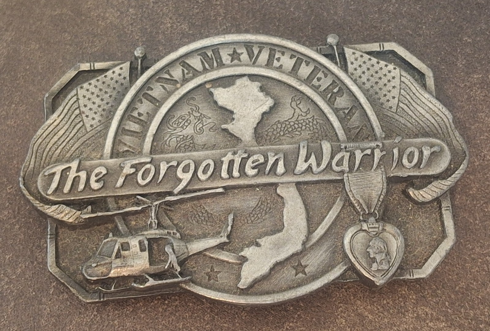 THE FORGOTTEN WARRIOR VIETNAM VETEREN BELT BUCKLE 1985 SISKIYOU PEWTER