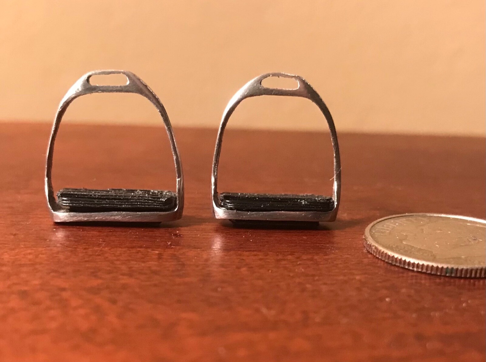 RDLC Traditional 1:9 ENGLISH STIRRUPS in White Bronze with Black Plastic Treads