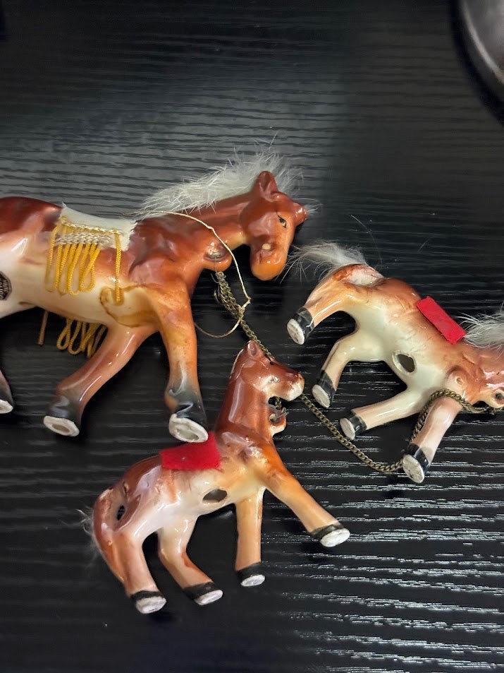 Vintage Sonsco Horse with 2 Colts. Cute horse family attached with metal chain.