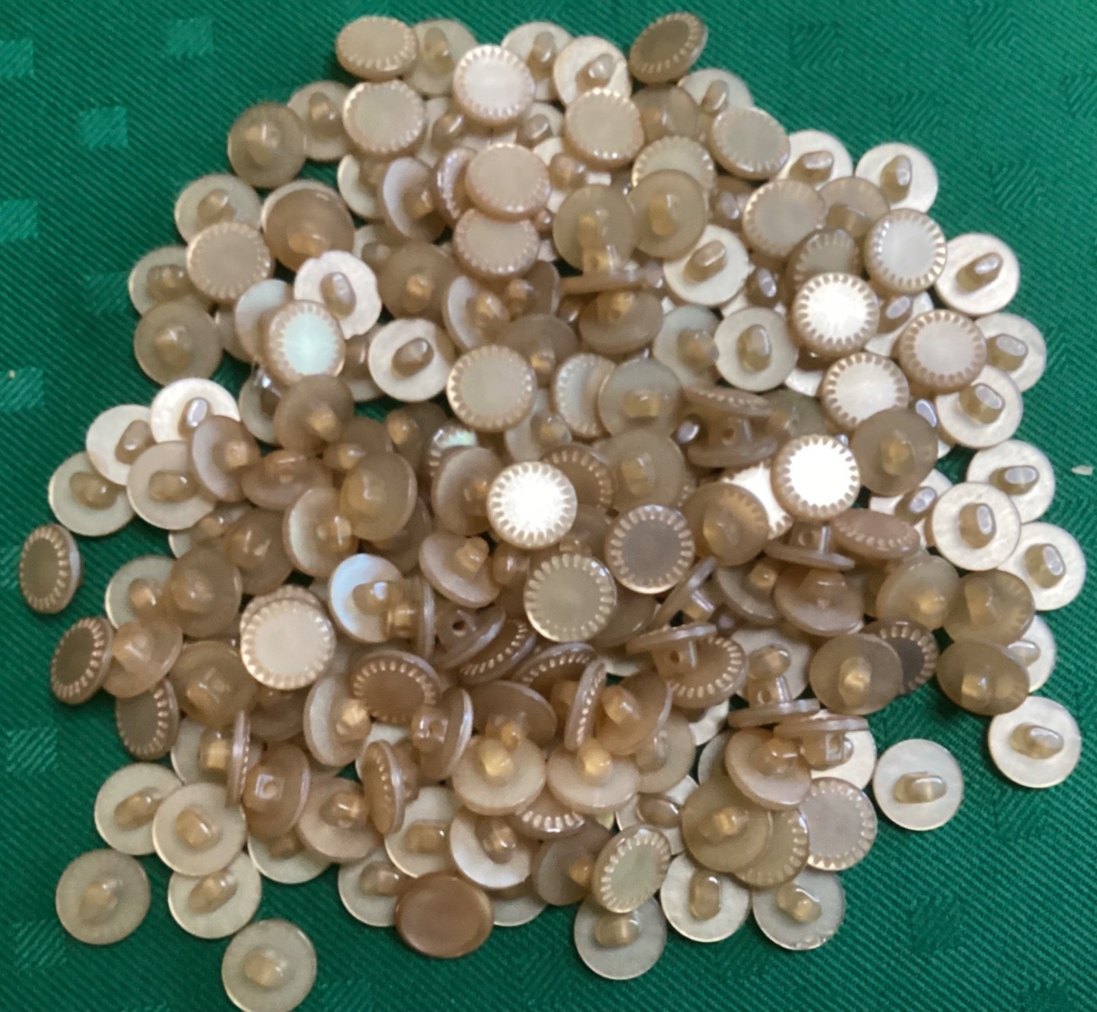 (200) Vtg.-BEIGE-3/8”-PEARL SHANK BUTTONS-Sewing~Button Lovers-Jewelry (200) Vtg.-BEIGE-3/8”-PEARL SHANK BUTTONS-Sewing~Button Lovers-Jewelry