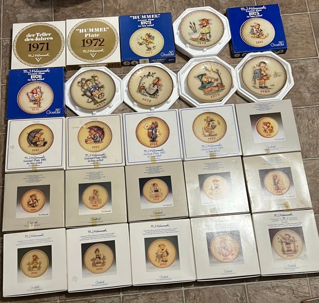 Complete Vintage 1971-1995 Hummel Goebel Annual Plate Collection, Entire Set