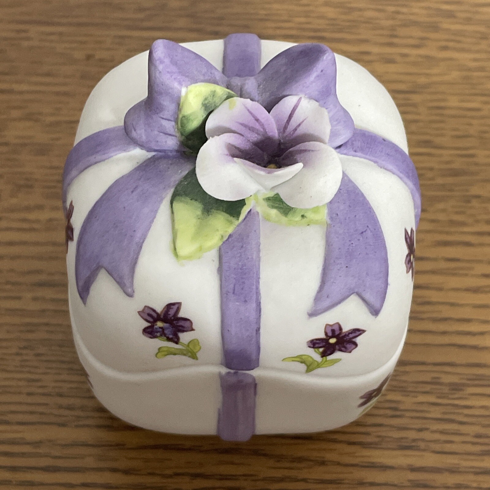 Lund's Lites In  Lefton Ceramic Porcelain Candle Holder Purple Floral Gift Box