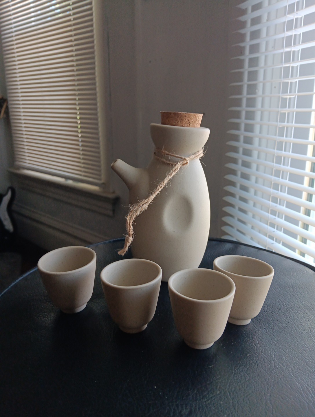 Hemoton Ceramic Sake Pot and Serving Cups Japanese Wine Set Multi-functional Hemoton Ceramic Sake Pot and Serving Cups Japanese Wine Set Multi-functional
