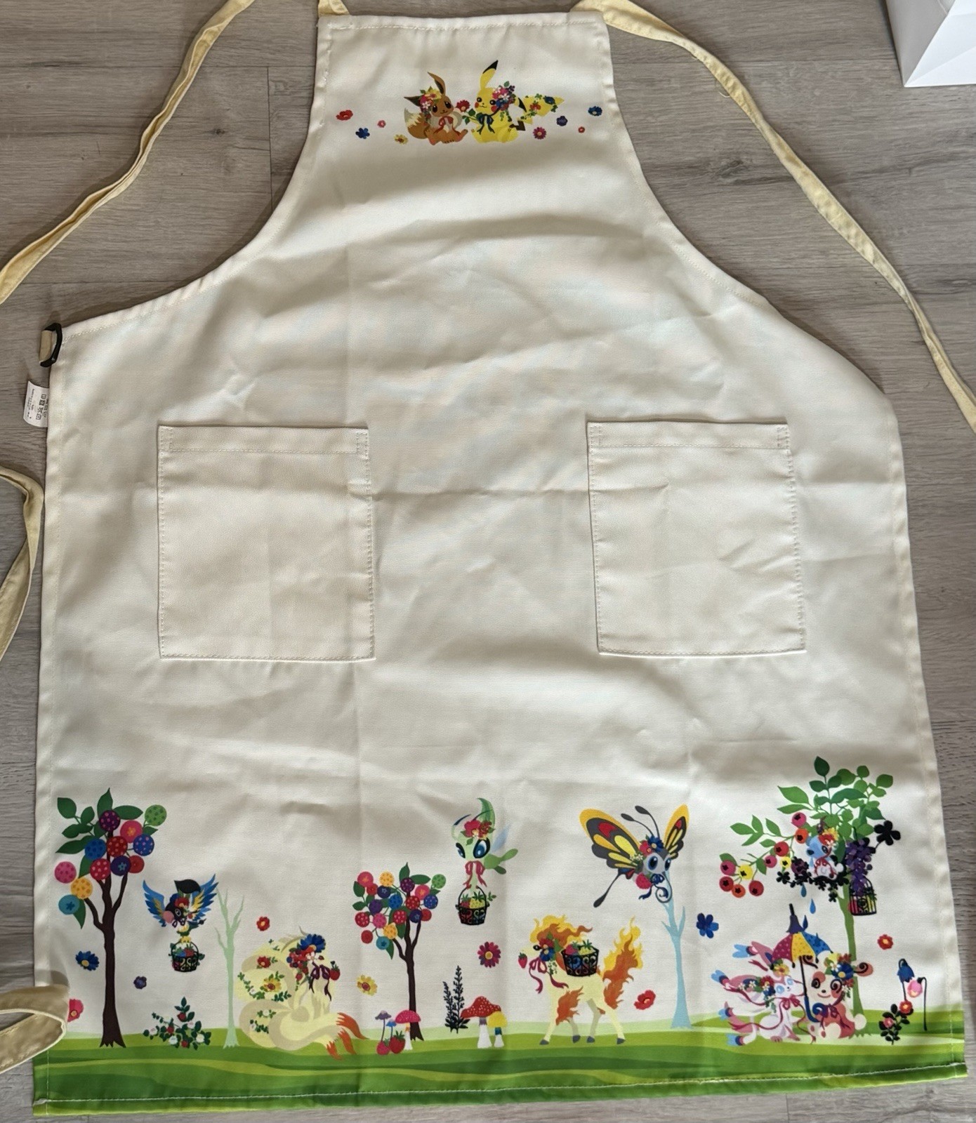 Pokemon 2019 Berry’s Forest Ghost’s Castle Apron Spinda Sylveon Ponyta Japan 