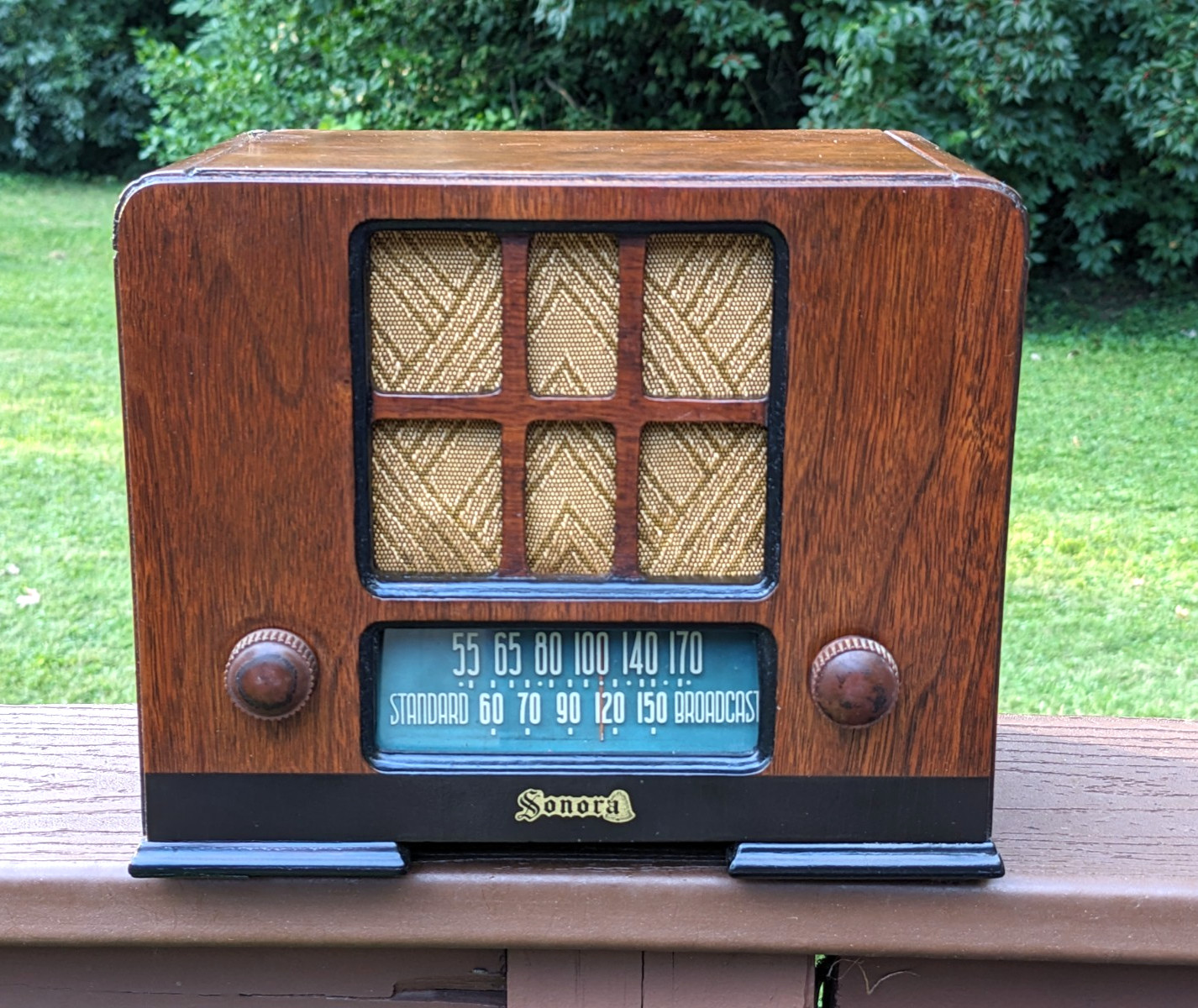 Delightful Small Sonora Wooden 1930s-40s Tabletop Radio