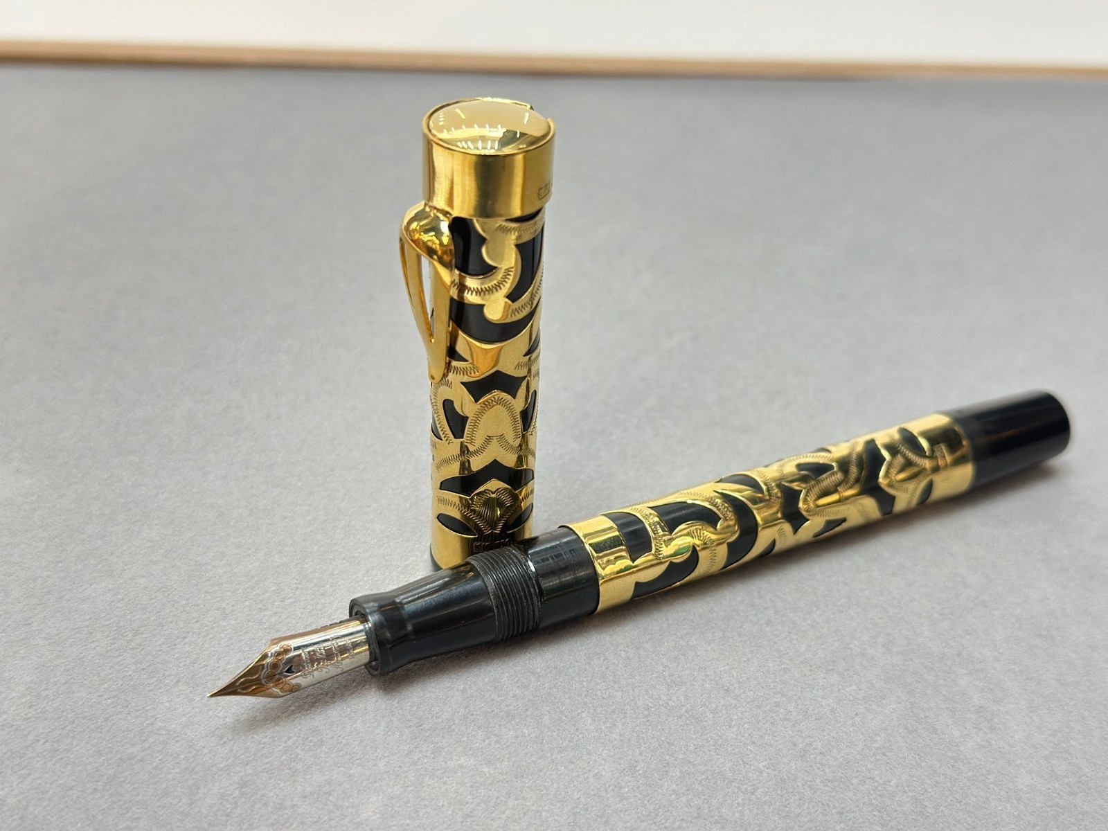PLATINUM 80th Anniversary Arabesque II 18K Solid Gold LE 200 Fountain Pen