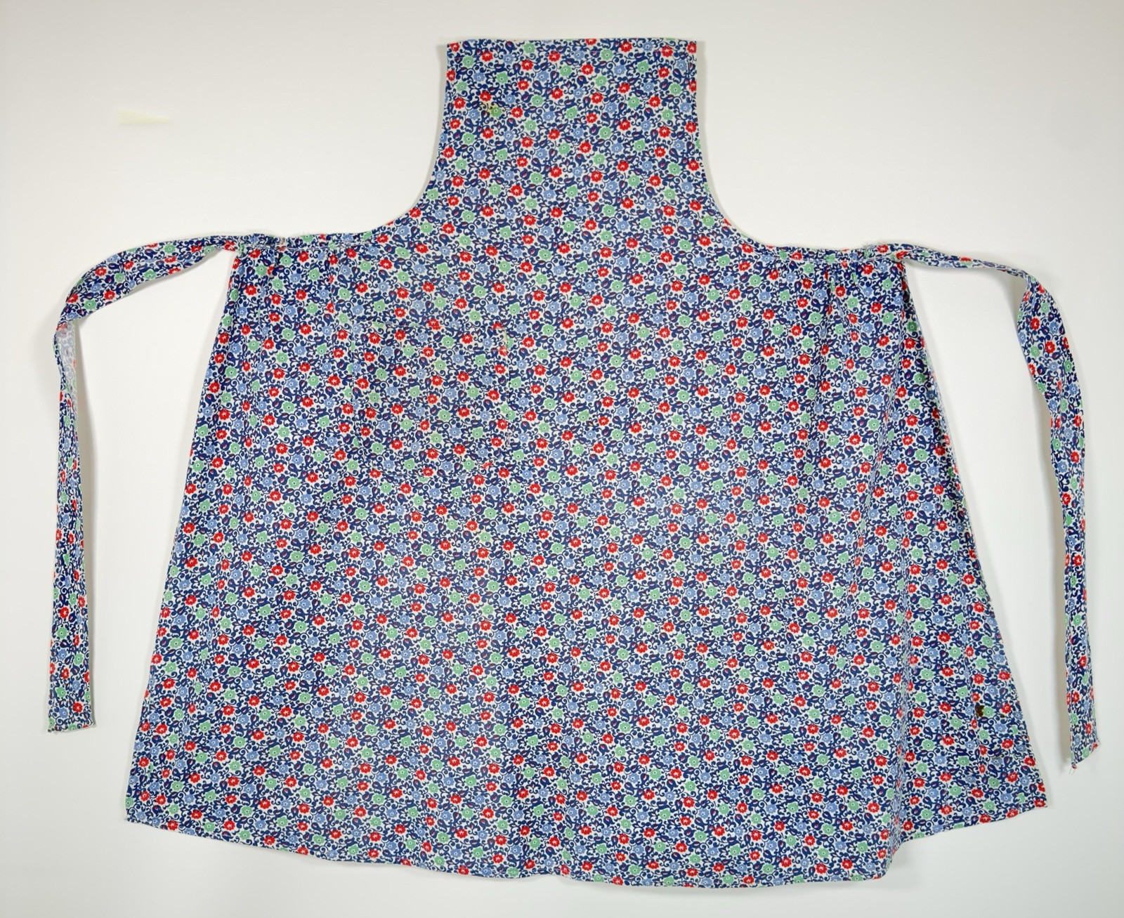 Vtg Floral Feed Sack Apron Pin Front 36\