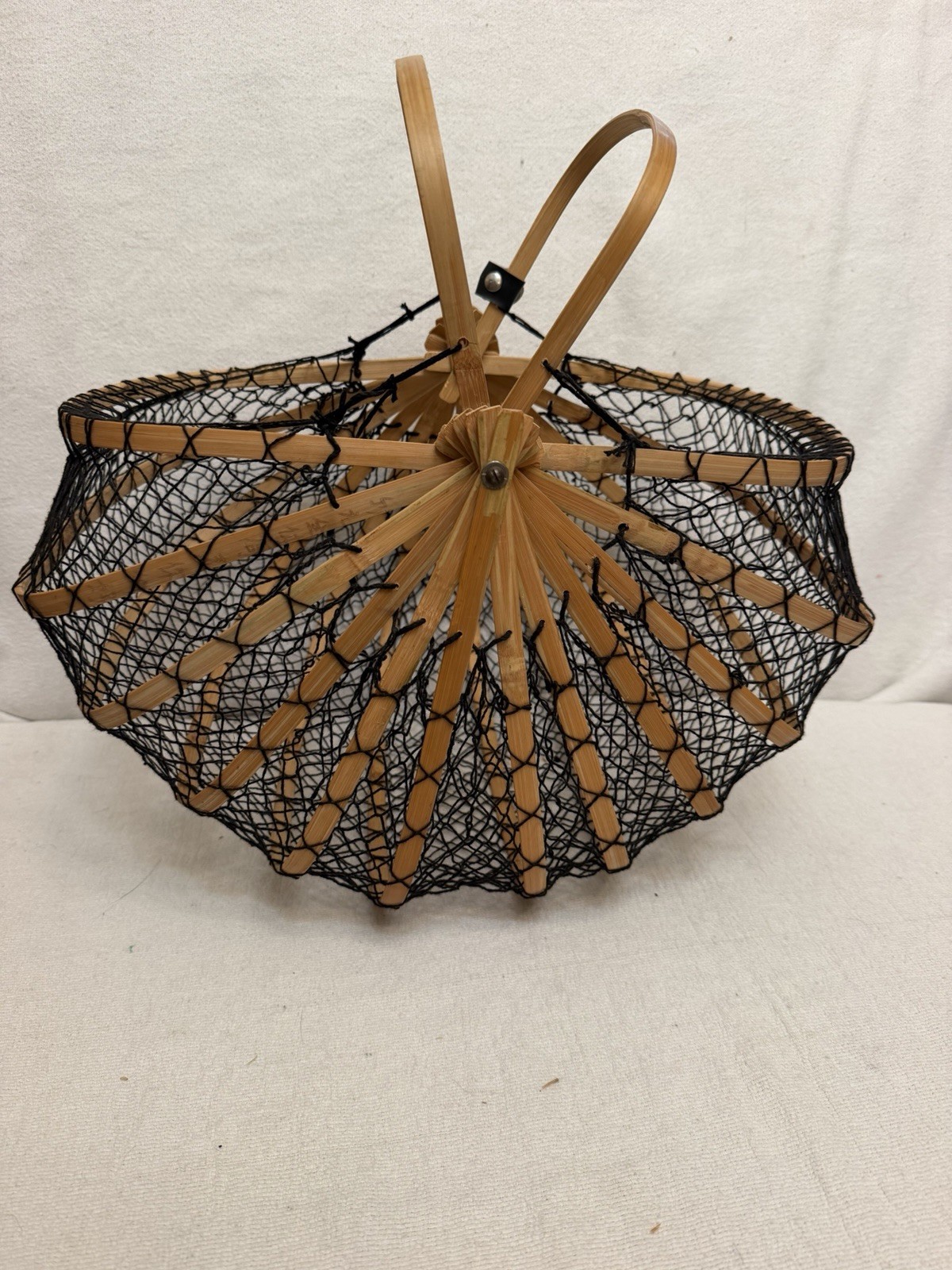 VTG 1960’s Japanese Folding Fishing Net Bamboo Basket Purse Bag Leather Closure VTG 1960’s Japanese Folding Fishing Net Bamboo Basket Purse Bag Leather Closure