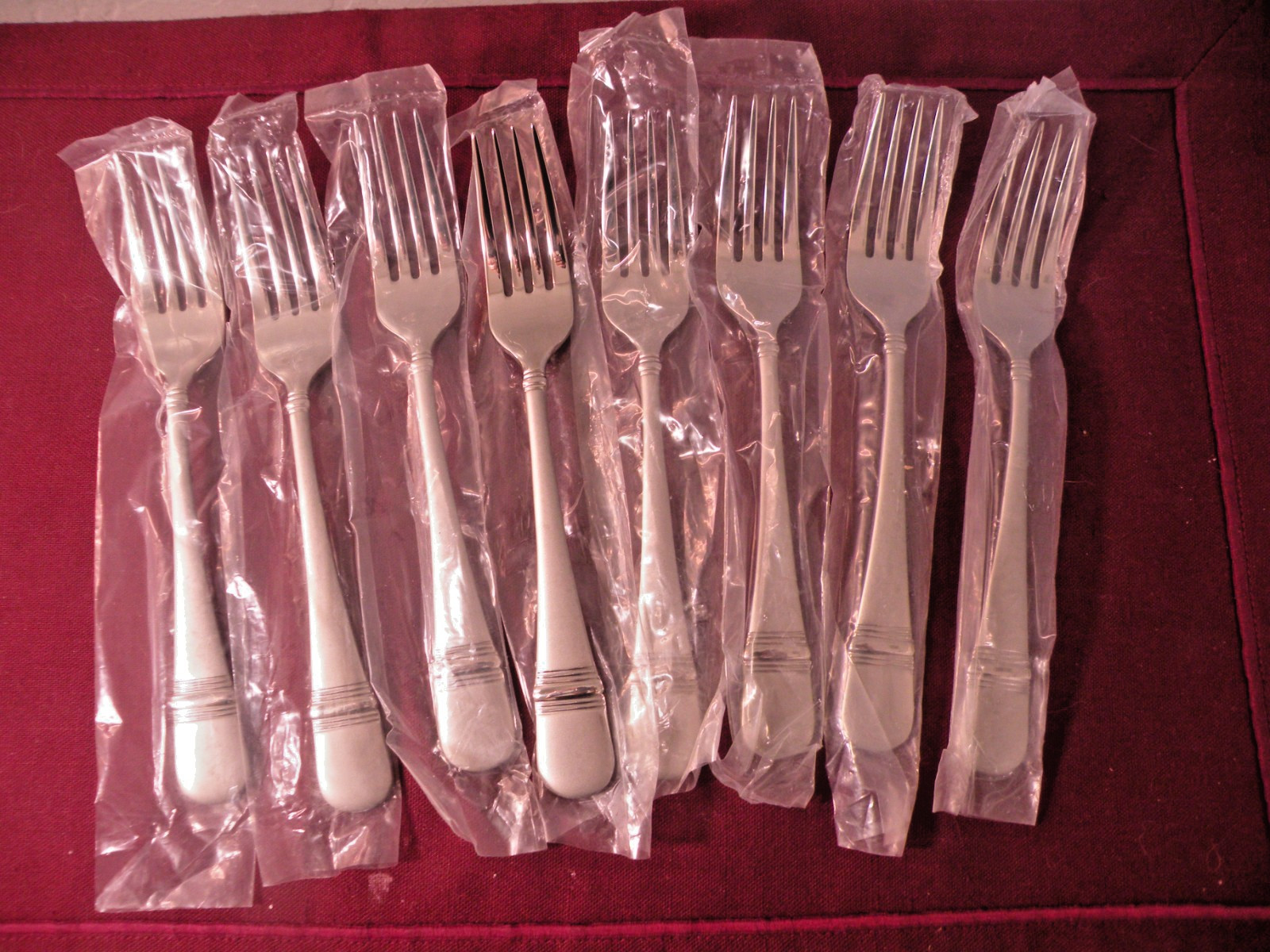 8 Oneida Heirloom Satin Astragal Dessert Salad Forks Glossy Accent Stainless, 7\